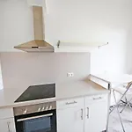 In With Balcony Apartamento Graz